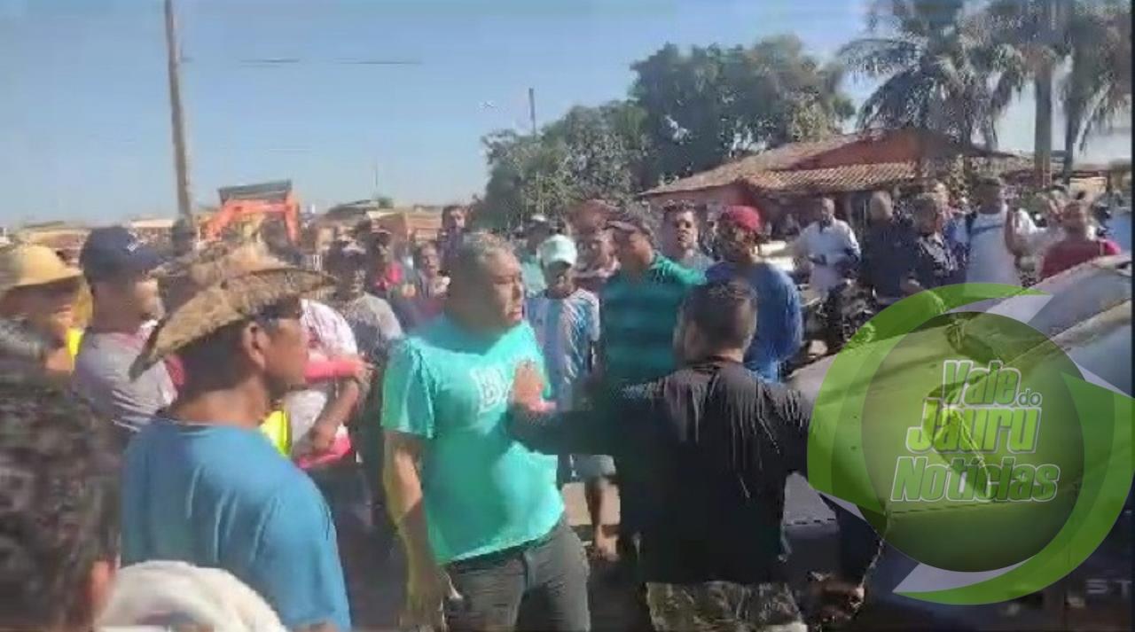 Homem armado causa confusão em protesto de pescadores