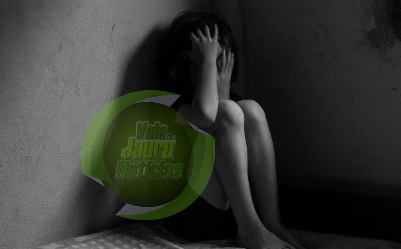 Homofobia mata: Pai é preso após enforcar e dar tapas no rosto de criança de 8 anos 