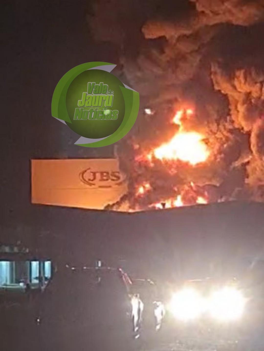 Incêndio de grande proporção atinge frigorífico JBS em Diamantino