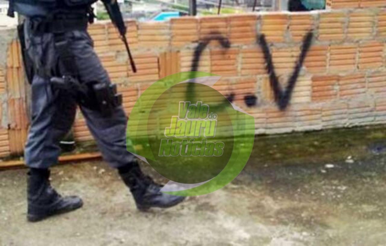 Jovem é torturado após furtar perfume de membro do Comando Vermelho