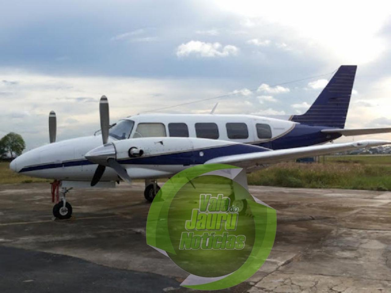 Avião suspeito é perseguido pela FAB no Paraná e faz pouso forçado. Após o pouso piloto incendiou própria aeronave