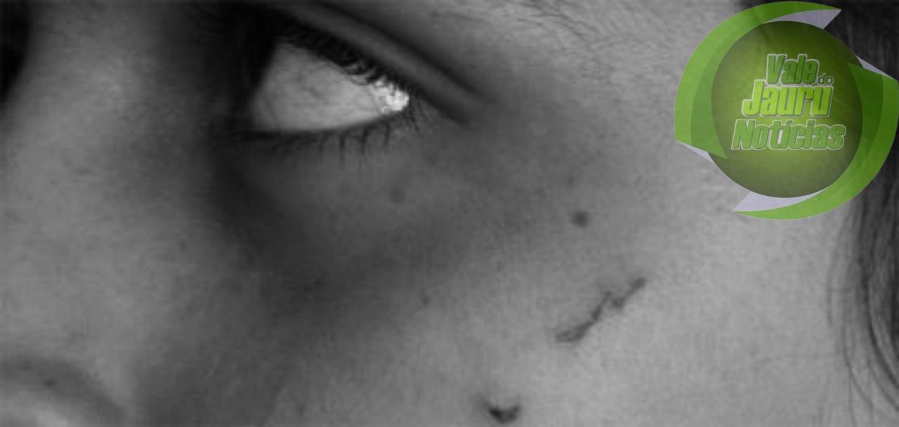 Mulher pula de carro em movimento para fugir de agressões e ameaças de morte do marido