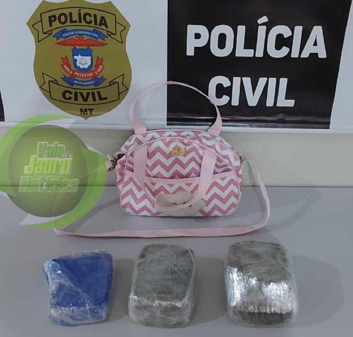 Polícia Civil apreende bolsa de bebê com pasta base de cocaína. A mãe da criança segue foragida