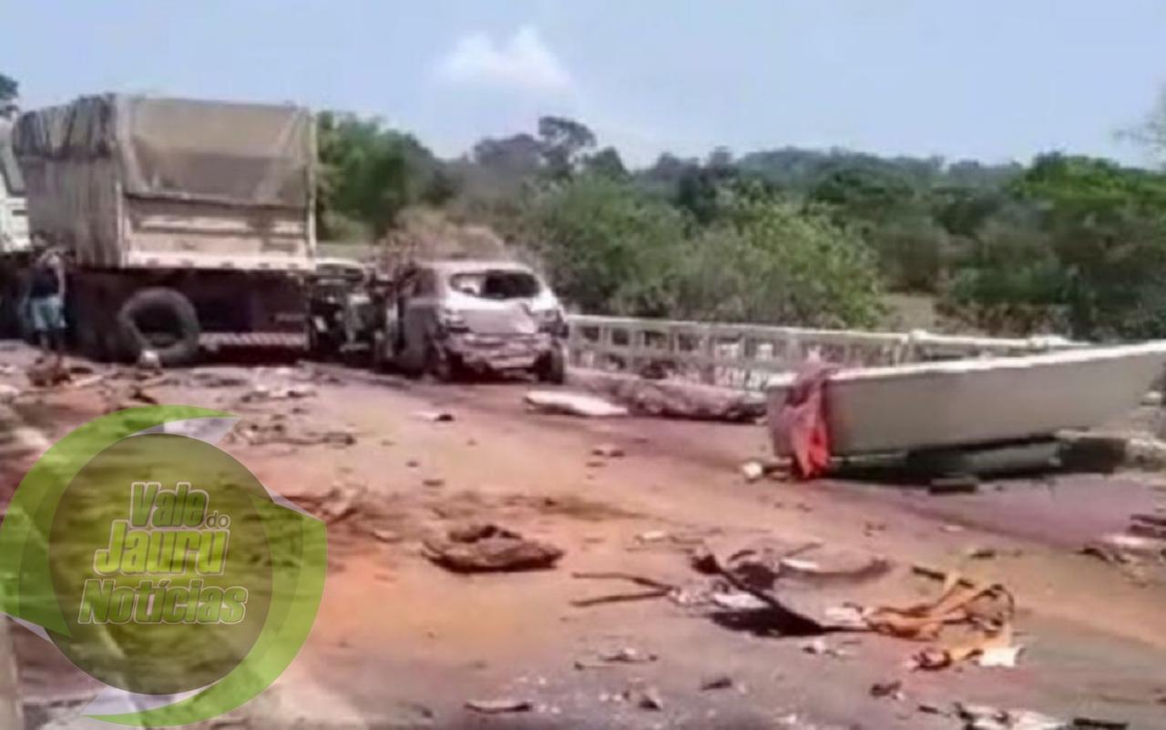 Acidente com 18 veículos deixa quatro mortos e vários feridos em Goiás