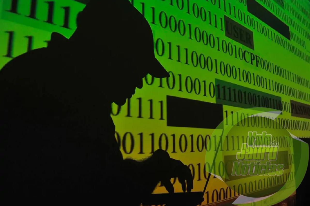 Bando é preso enquanto aplicava golpes de internet em Cuiabá