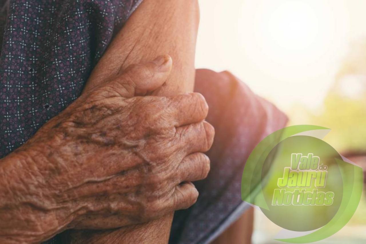 Filho embriagado é preso depois de ameaçar mãe de 81 anos com facão em Rosário Oeste