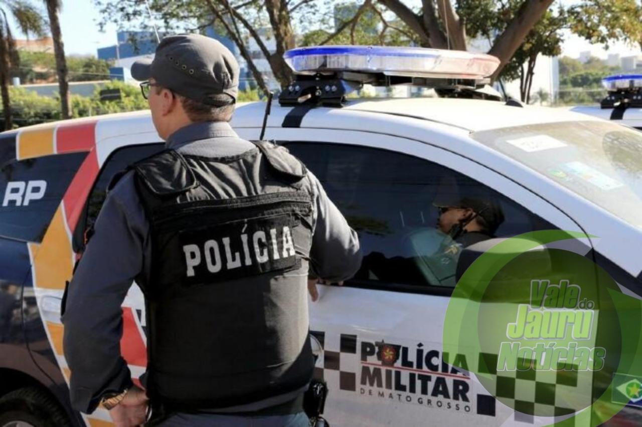 Homem leva dois tiros nas costas por dupla em moto em rua de Cáceres