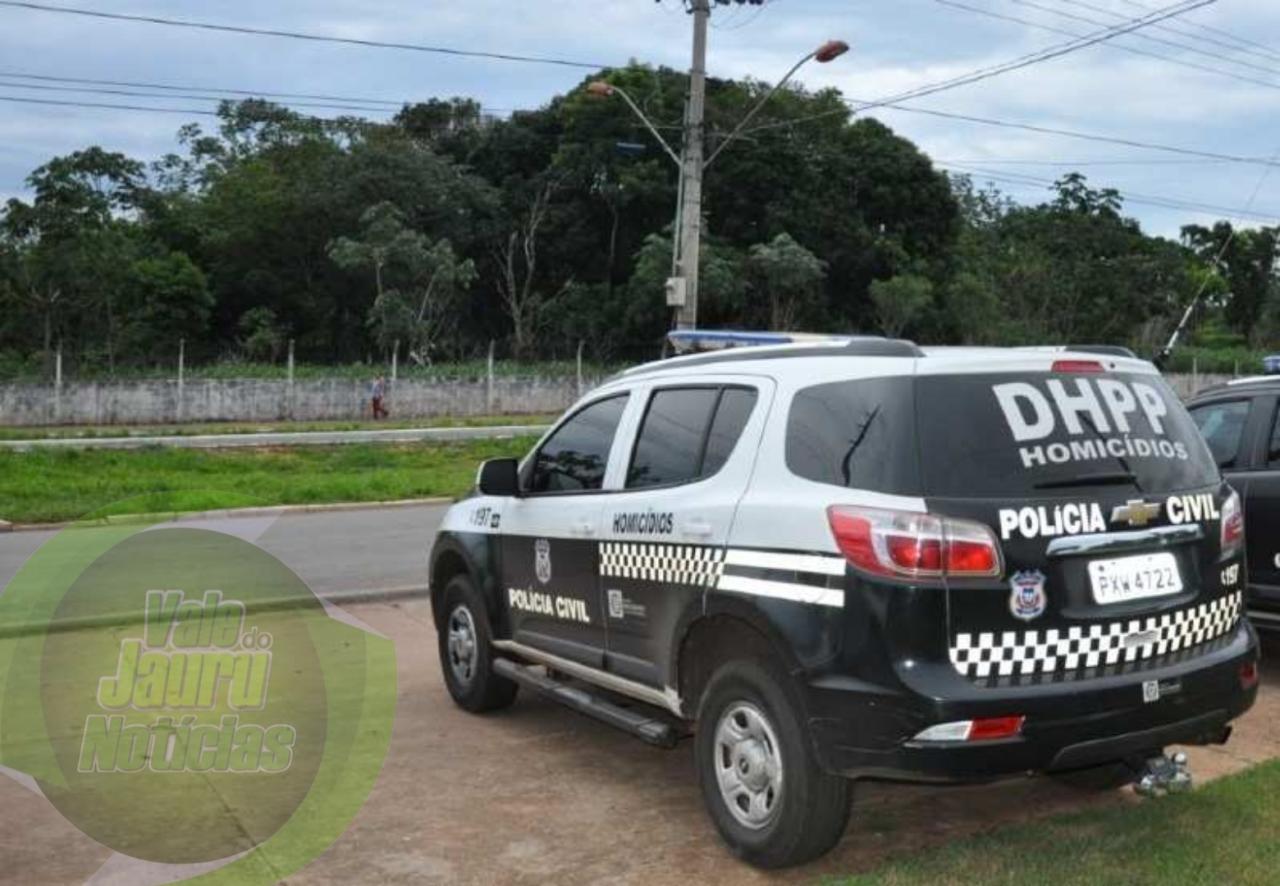 Homem que foi espancado a pauladas em estacionamento de mercado morre em hospital. Suspeito segue preso