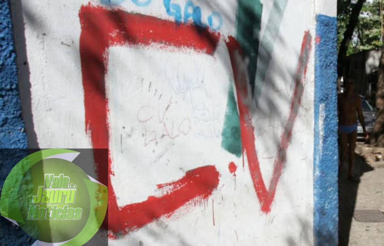 Jovem de 24 anos é sequestrado e torturado com ferro quente de iniciais de facção em Cáceres