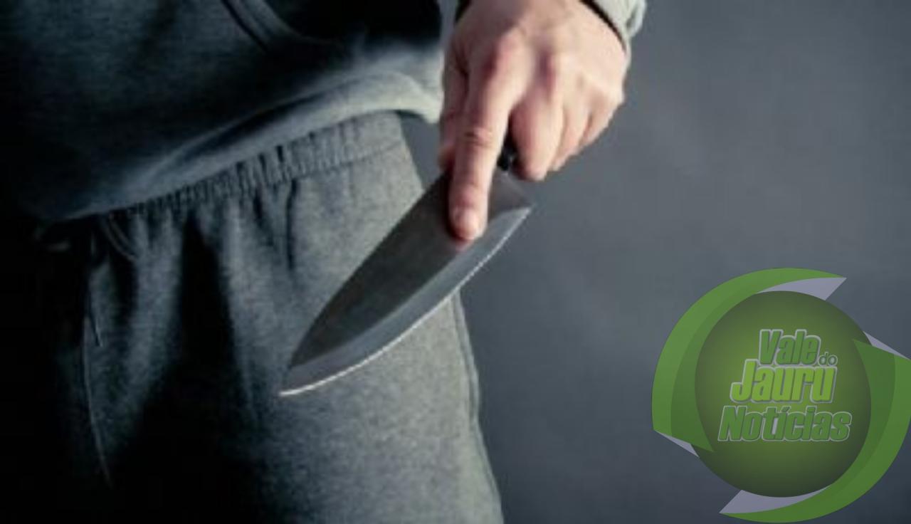 Mulher é esfaqueada 20 vezes pelo companheiro em posto de combustível