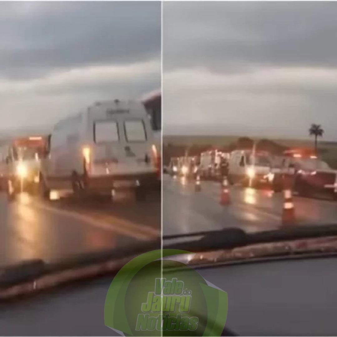 Ônibus de excursão religiosa capota em rodovia e deixa 8 mortos em SP