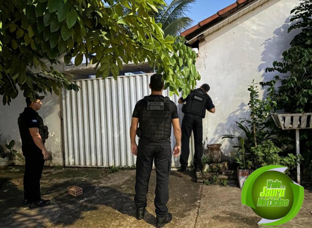 Polícia Civil cumpre buscas contra investigados por tráfico de drogas, receptação e porte de arma na fronteira.