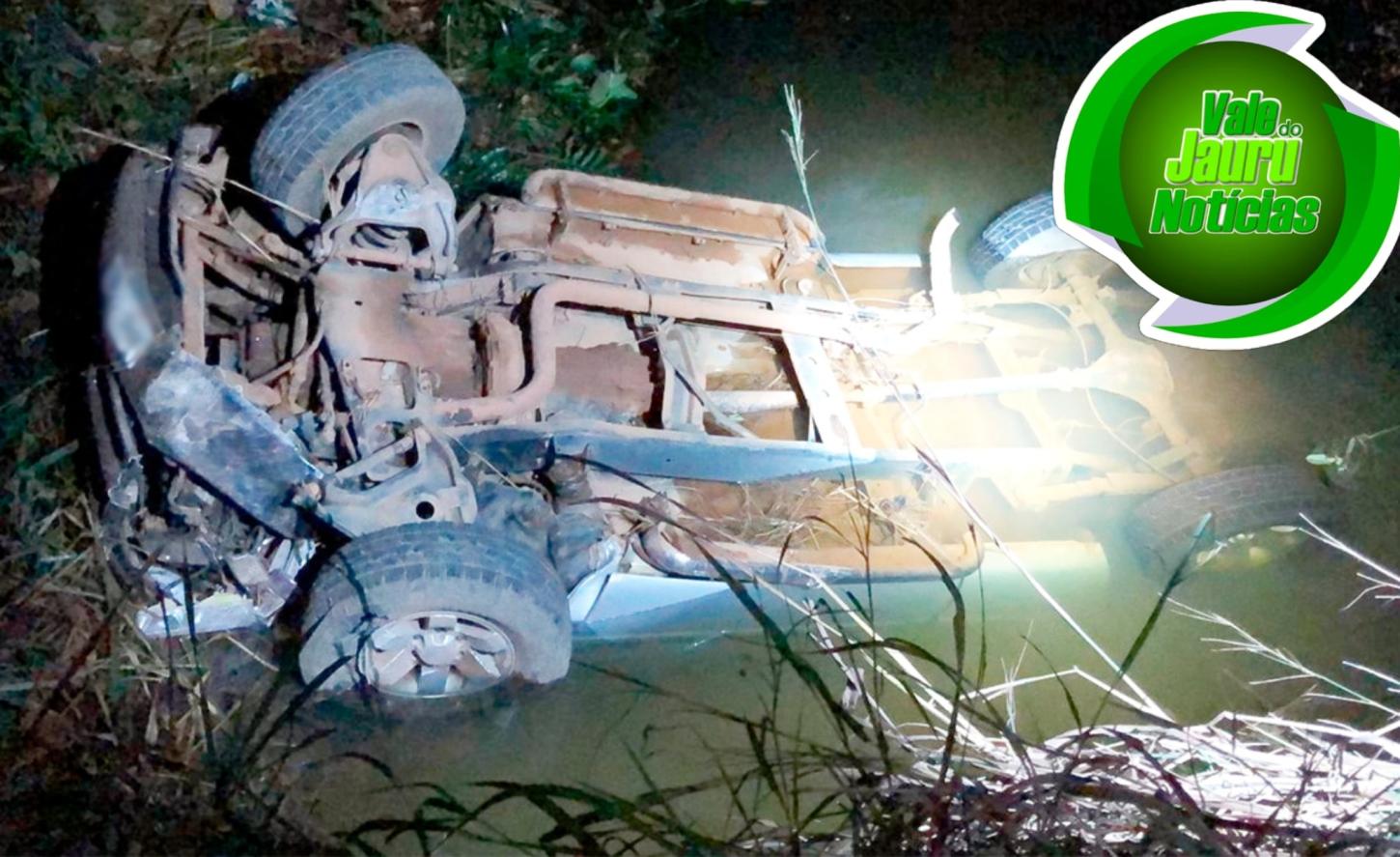 Caminhonete cai em córrego e condutor morre em Lucas do Rio Verde