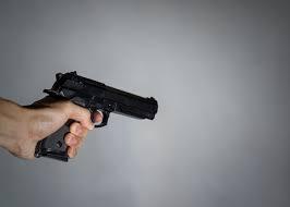 EXTREMAMENTE VIOLENTO