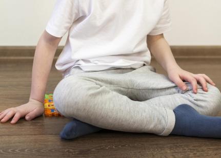 Criança de 5 anos foge de casa após ser deixada com o 'padrasto'