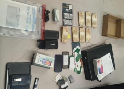 Dinheiro, barras de ouro e eletrônicos são apreendidos em investigação em endereços de luxo