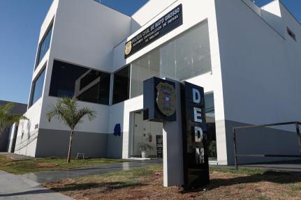 Idoso foragido por homicídio é preso após denúncia de violência doméstica