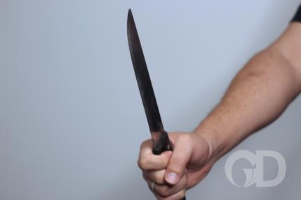 Jovem drogado é preso por tentar esfaquear vítima no interior