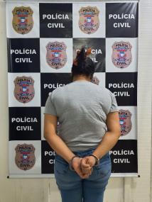 Mulher foragida por morte de PM é presa no interior de MT