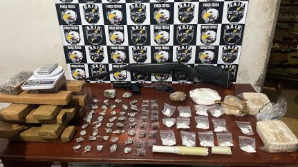 Trio é preso com drogas em 'boca de fumo' no interior