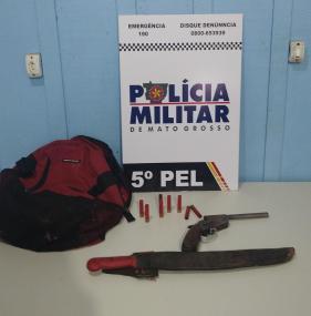 Homem causa acidente, tenta espantar populares com facão e é preso