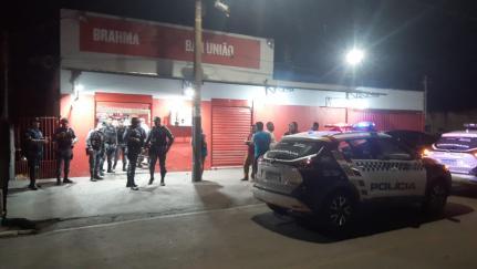 Homem é executado a tiros por dupla em motocicleta