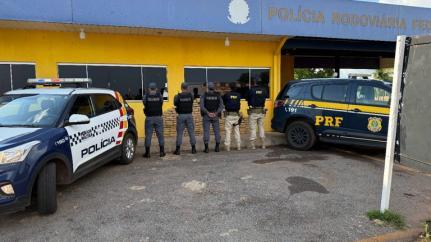 Homem é preso transportando 185 tabletes de maconha em BR
