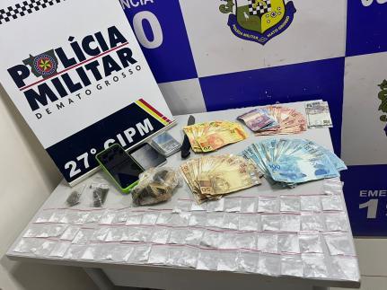 Jovem é preso com 67 porção de drogas e R$ 9,8 mil no interior