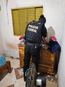 Mato-grossense é preso com arma e imagens de abuso infantil