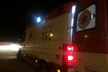 Motorista de aplicativo fica gravemente ferido após ser espancado por 3 homens