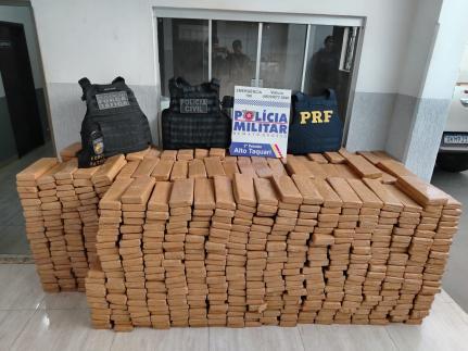 Operação policial apreende 1 tonelada de maconha no interior; um homem foi preso