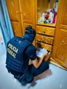 Pai, mãe e filho são presos pela Polícia Federal em operação contra o tráfico
