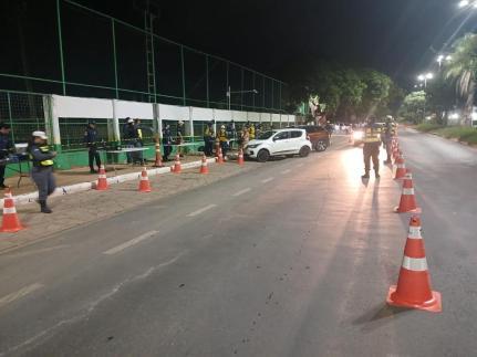 13 condutores são presos durante fiscalização em avenidas de Cuiabá