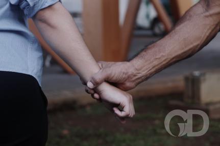 Agressor é preso por ameaçar matar a ex-namorada para que ela reatasse romance