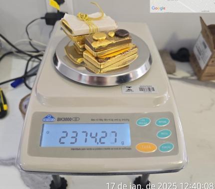 Dupla é presa com carro de luxo de mais de 5 kg de ouro em fábrica clandestina