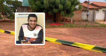 Homem é assassinado com tiros na cabeça por suspeito em moto