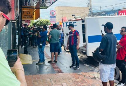 PM de folga mata assaltante dentro de loja em Rondonópolis