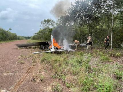 Com ajuda da polícia de MT, PF apreende 500 kg de skunk em avião no Amazonas