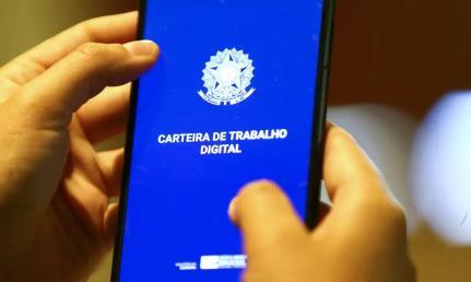 Preso com carteira da trabalho falsa diz que comprou dados por R$ 100 em rede social