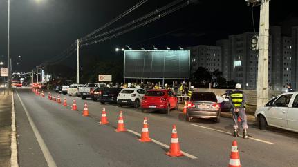 Sete pessoas são presas e 25 veículos removidos durante Operação Lei Seca