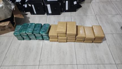 Carros e drogas avaliados em R$ 1 mi são apreendidos