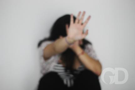 Com uma faca, homem ameaça a esposa; 'se não for minha, não será de ninguém'