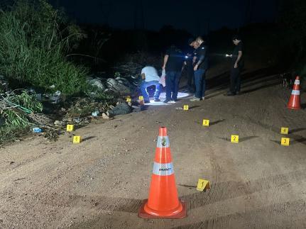 Homem é morto com mais de 10 tiros e corpo encontrado em rua do Pedra 90