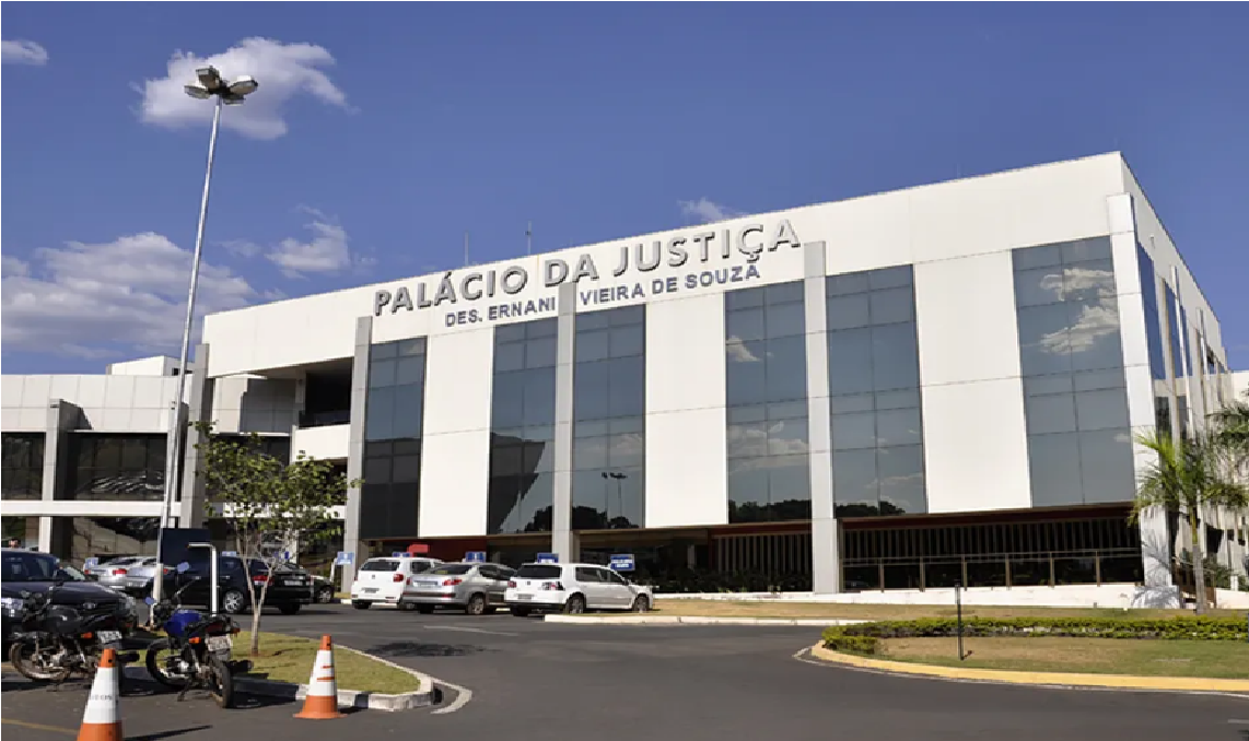 Queda de braço na educação.