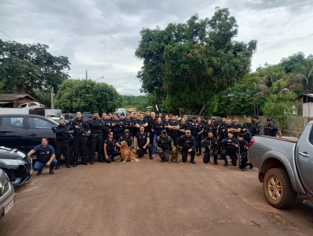 Ao todo, são cumpridos 40 mandados judiciais.
