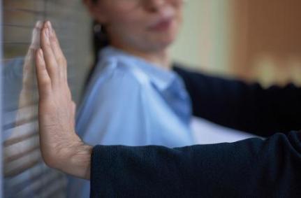 COMBATE À VIOLÊNCIA DOMÉSTICA.