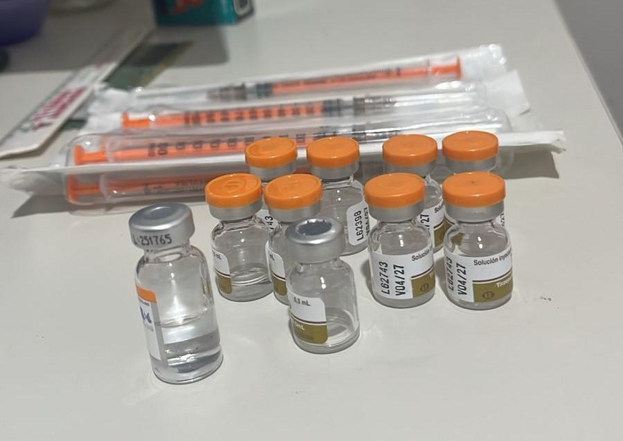 Foram cumpridos dois mandados de busca.