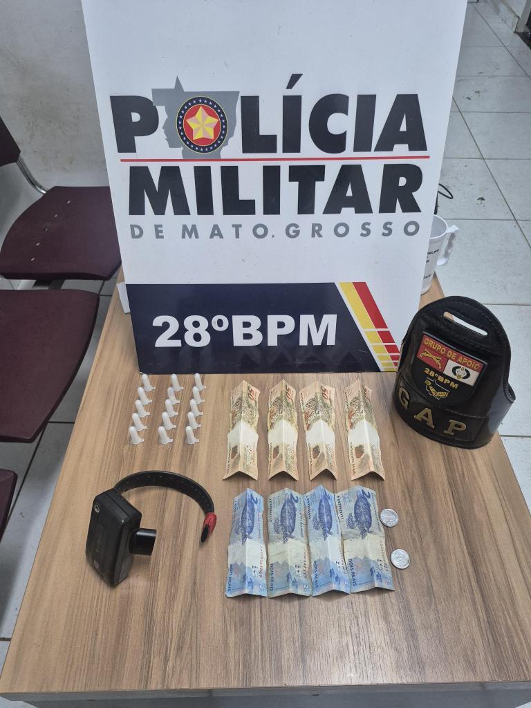 PM prende faccionada por tráfico de drogas e apreende porções de entorpecentes e dinheiro.