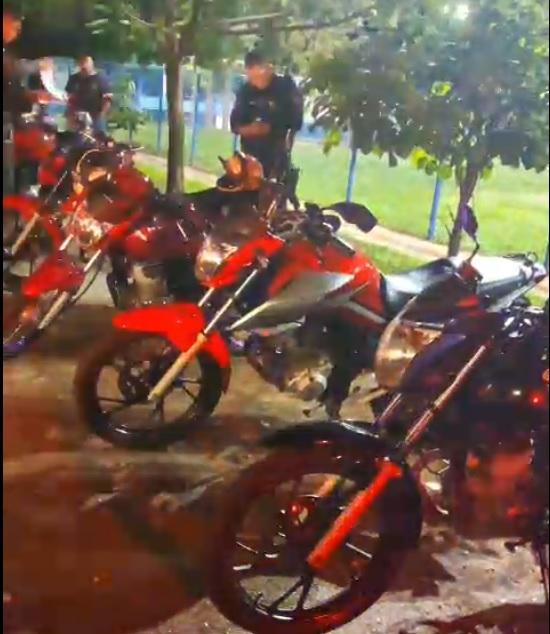 Polícia Militar frustra rolezinho e apreende 30 motocicletas irregulares.
