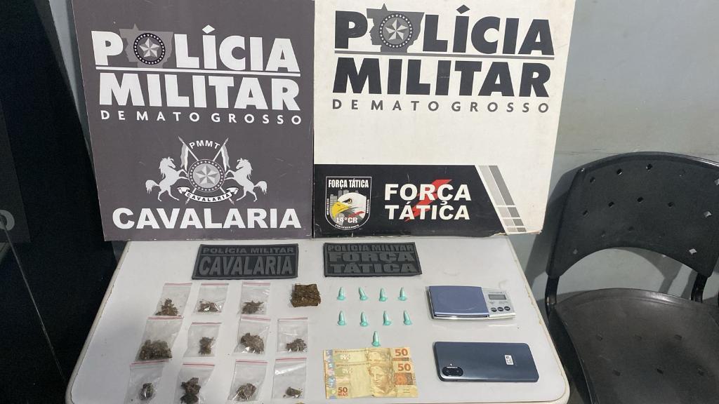 Cavalaria da Polícia Militar apreende 73 porções de drogas e prende dois suspeitos por tráfico.